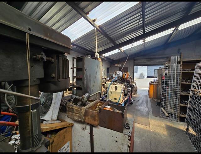 143M² WAREHOUSE TO LET IN BENROSE